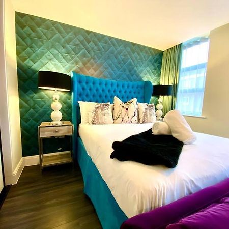 Stunning Apartment Suite - Free Parking & Wifi! Poole Dış mekan fotoğraf