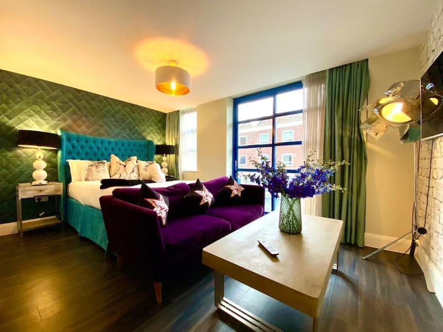 Stunning Apartment Suite - Free Parking & Wifi! Poole Dış mekan fotoğraf