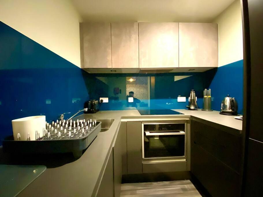 Stunning Apartment Suite - Free Parking & Wifi! Poole Dış mekan fotoğraf